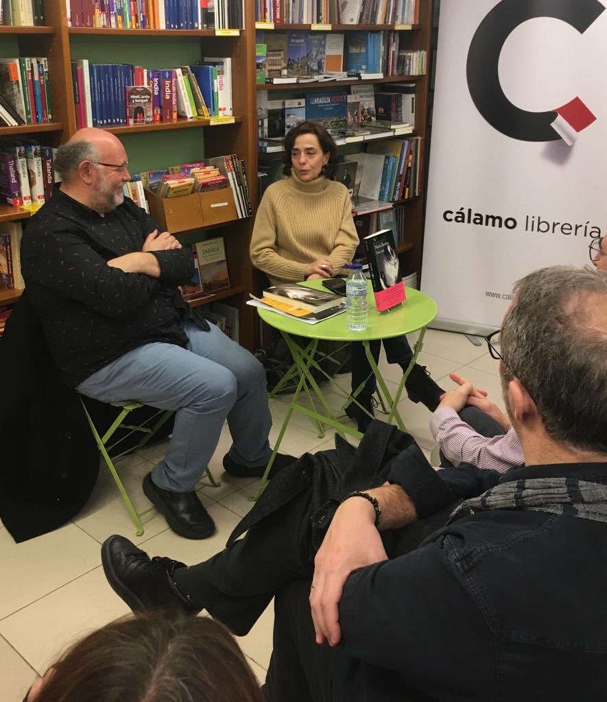 Nuria Barrios visitó la librería Cálamo 